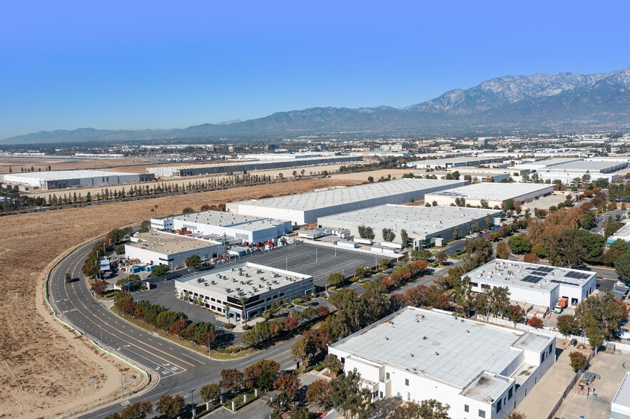 1260 S Dupont Ave, Ontario, CA for lease - Building Photo - Image 3 of 23