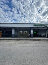 21301-21495 NW 2nd Ave, Miami, FL à louer Photo intérieure- Image 1 de 5