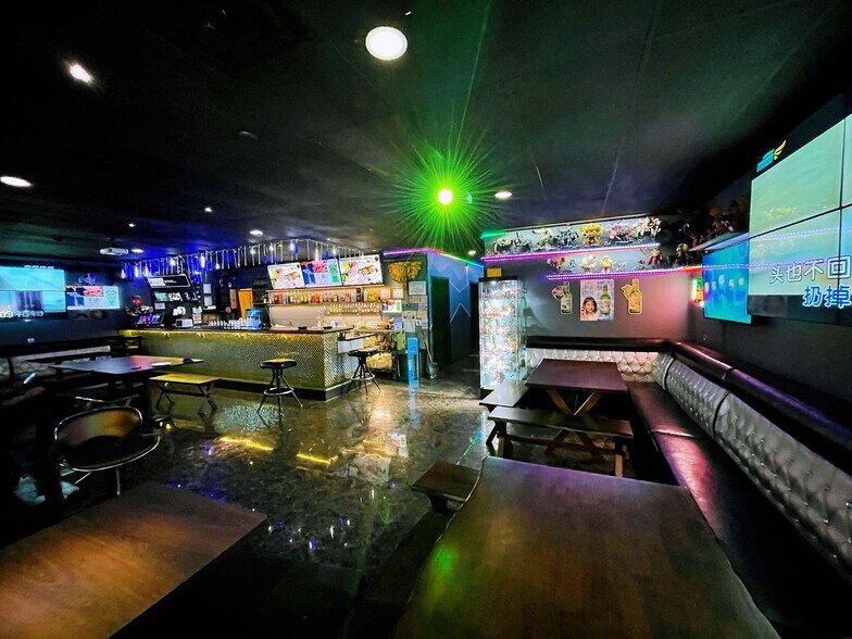 4731-4821 Spring Mountain Rd, Las Vegas, NV à louer - Photo du bâtiment - Image 2 de 12