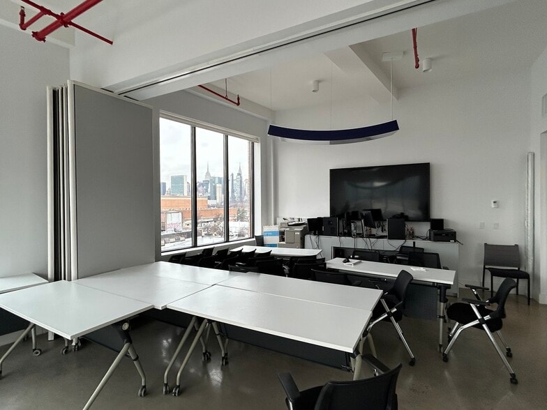 4310 9th St, Long Island City, NY à louer - Photo du bâtiment - Image 2 de 7