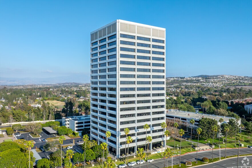 610 Newport Center Dr, Newport Beach, CA for lease - Primary Photo - Image 1 of 16