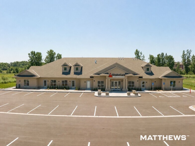 4640 Knutsen Dr, Farmington, MN for sale - Building Photo - Image 2 of 3