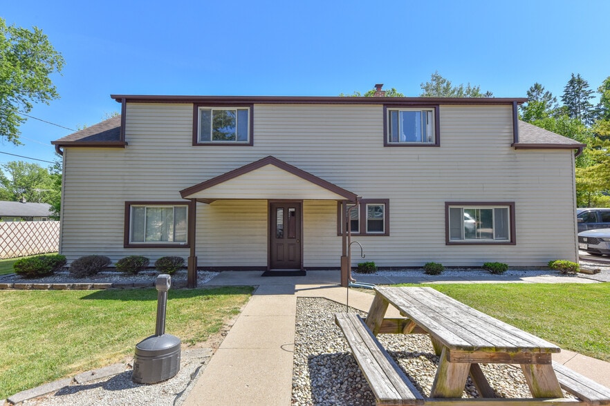 N96W20275 County Line Rd, Menomonee Falls, WI for sale - Building Photo - Image 2 of 50