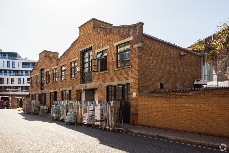 65 Glasshill St, Londres à louer - Photo du bâtiment - Image 2 de 3