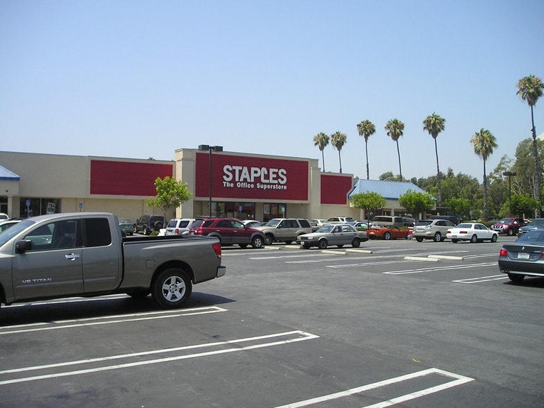 4698 E Pacific Coast Hwy, Long Beach, CA for lease - Building Photo - Image 1 of 13