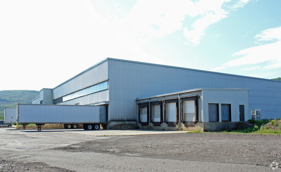 625 New Commerce Blvd, Wilkes Barre, PA for lease - Building Photo - Image 3 of 3