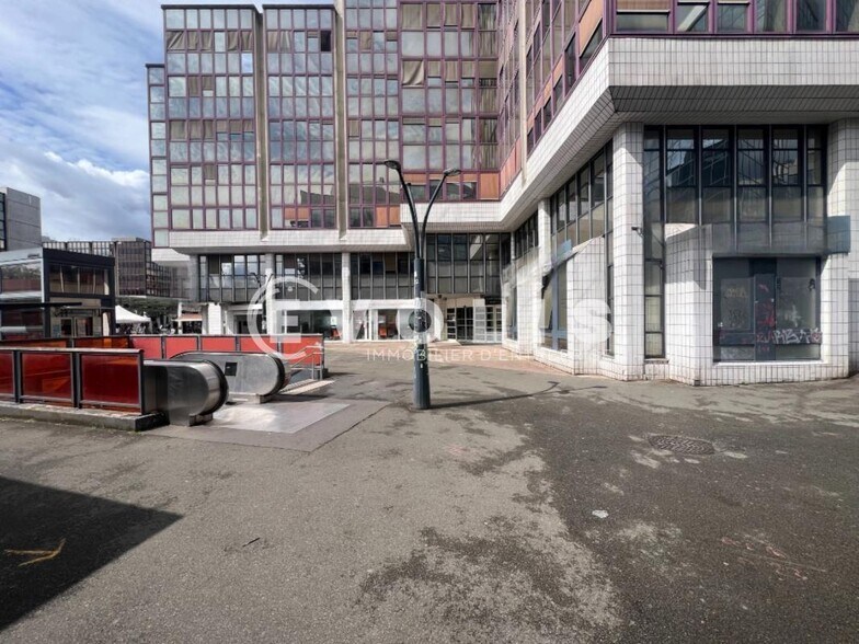Bureau dans Fontenay-sous-Bois à louer - Photo du bâtiment - Image 2 de 18