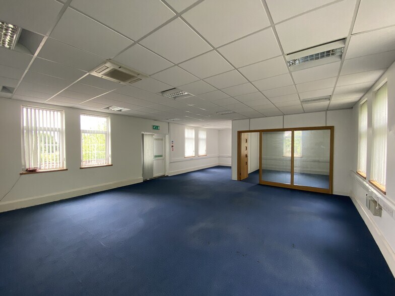 South Parade, Runcorn for lease - Interior Photo - Image 3 of 4