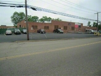 683 Middle Country Rd S, Saint James, NY à vendre - Photo du bâtiment - Image 2 de 3