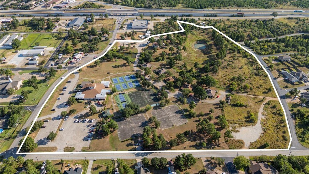 141 Tahitian Dr, Bastrop, TX à vendre - Photo du bâtiment - Image 2 de 24