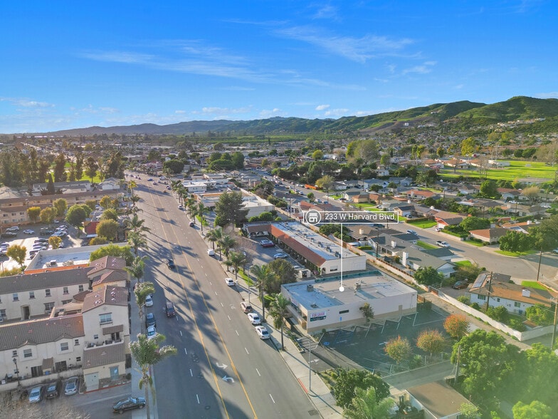 233 W Harvard Blvd, Santa Paula, CA à louer - Aérien - Image 3 de 24
