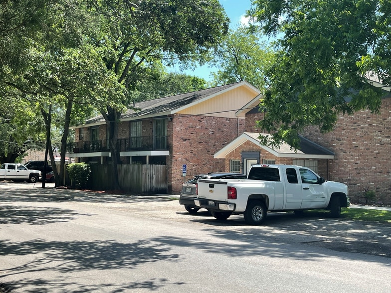 310 Waco Ave, League City, TX à vendre - Photo du bâtiment - Image 2 de 12