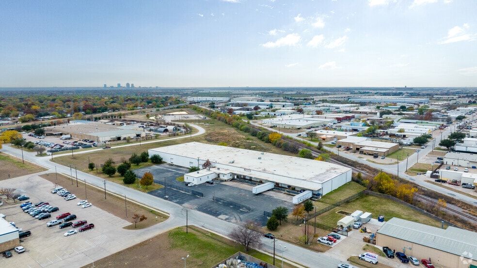 4233 Janada St, Haltom City, TX for lease - Building Photo - Image 2 of 48