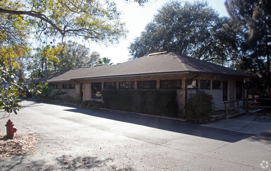 1258 W Bay Dr, Largo, FL à louer - Photo du bâtiment - Image 2 de 38
