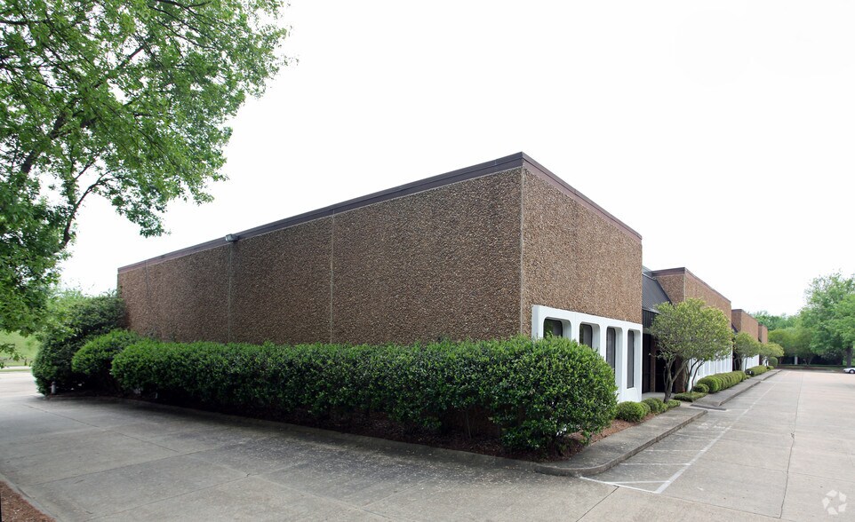 3 Old River Pl, Jackson, MS à louer - Photo du bâtiment - Image 2 de 5