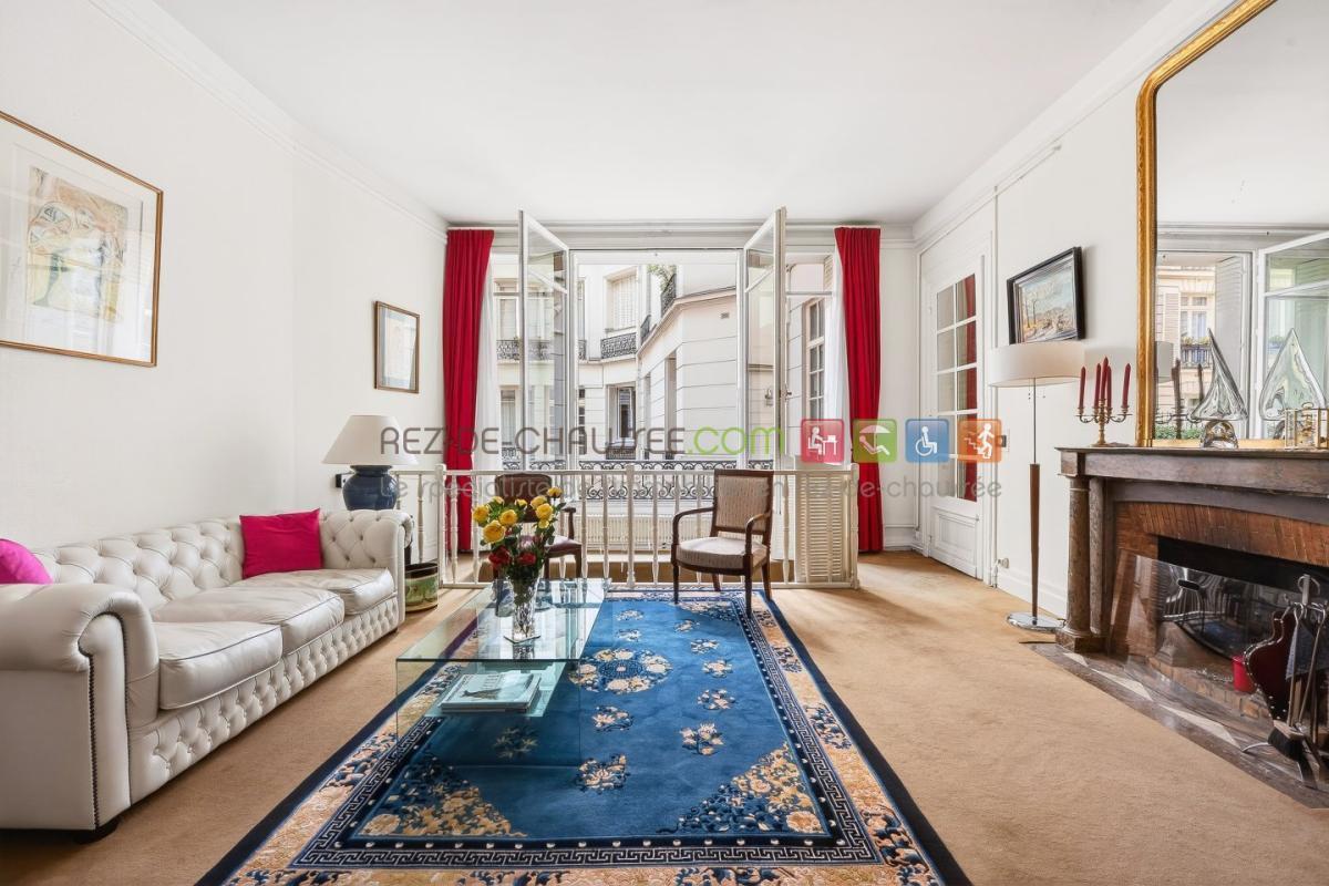 Multifamily in Paris for sale Building Photo- Image 1 of 12