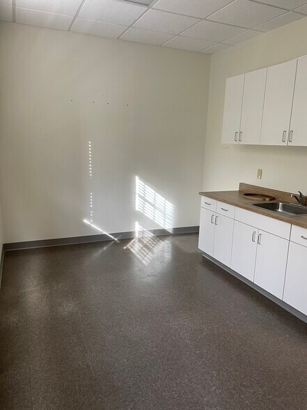 2520 N White Bear Ave, Maplewood, MN à louer - Photo intérieure - Image 2 de 13