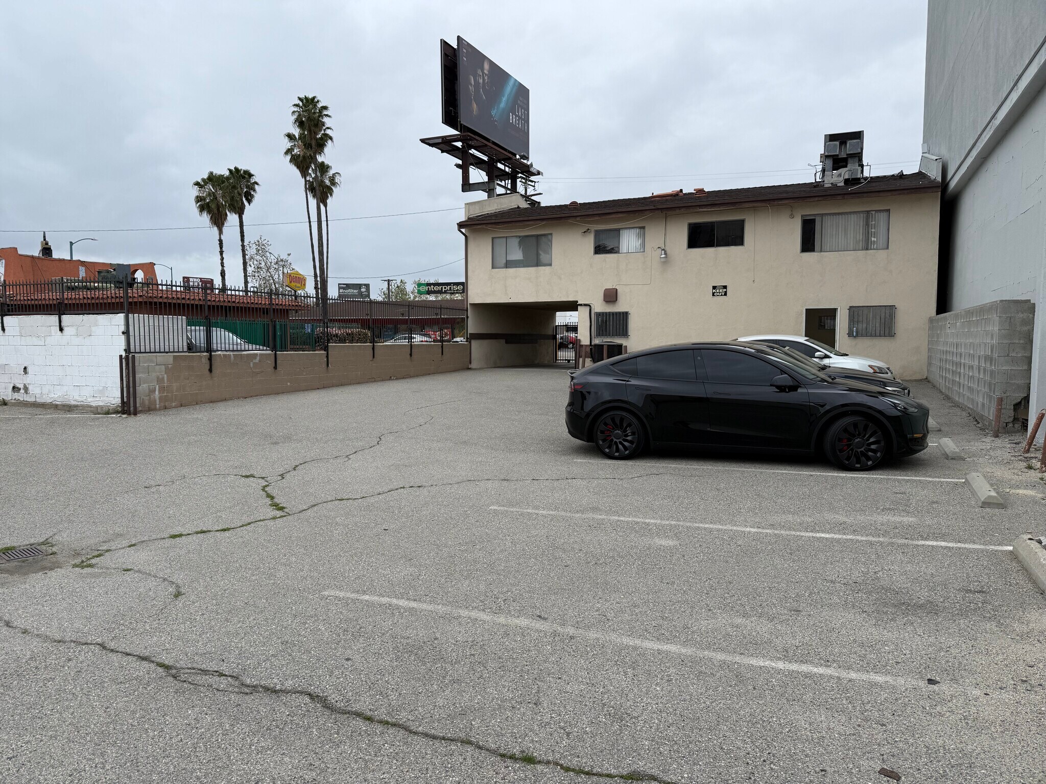 11354 Burbank Blvd, North Hollywood, CA for sale Primary Photo- Image 1 of 1
