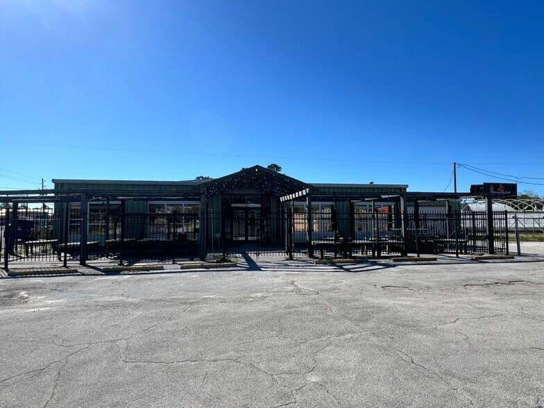 1309 Old Cherry Point Rd, New Bern, NC à vendre - Photo du bâtiment - Image 2 de 29