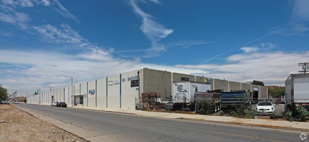 7900-7990 San Fernando Rd, Sun Valley, CA for lease - Building Photo - Image 2 of 3