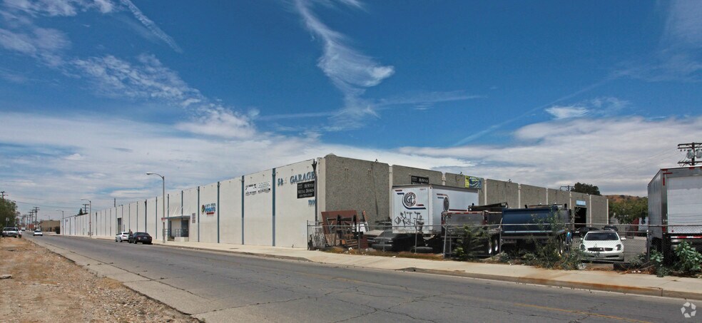 7900-7990 San Fernando Rd, Sun Valley, CA à louer - Photo du bâtiment - Image 2 de 3