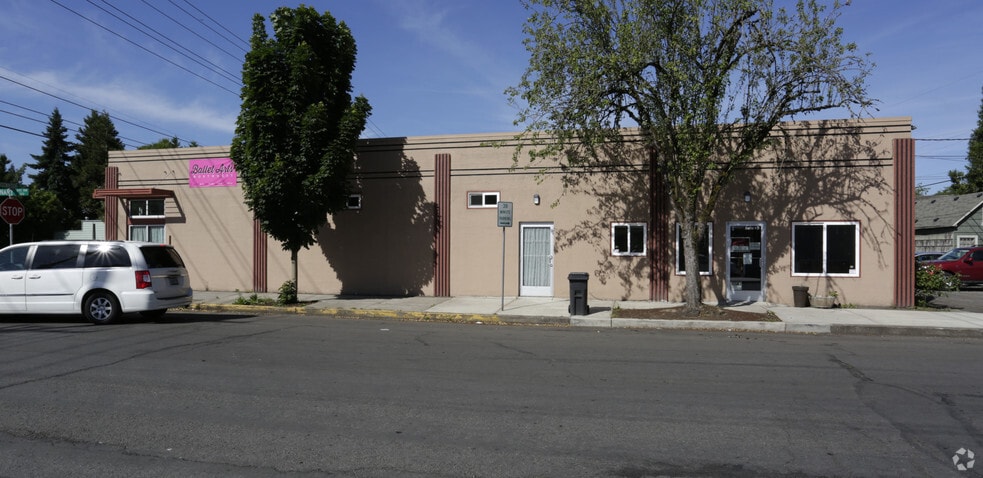 1109 Edgewater St NW, Salem, OR for lease - Primary Photo - Image 1 of 15
