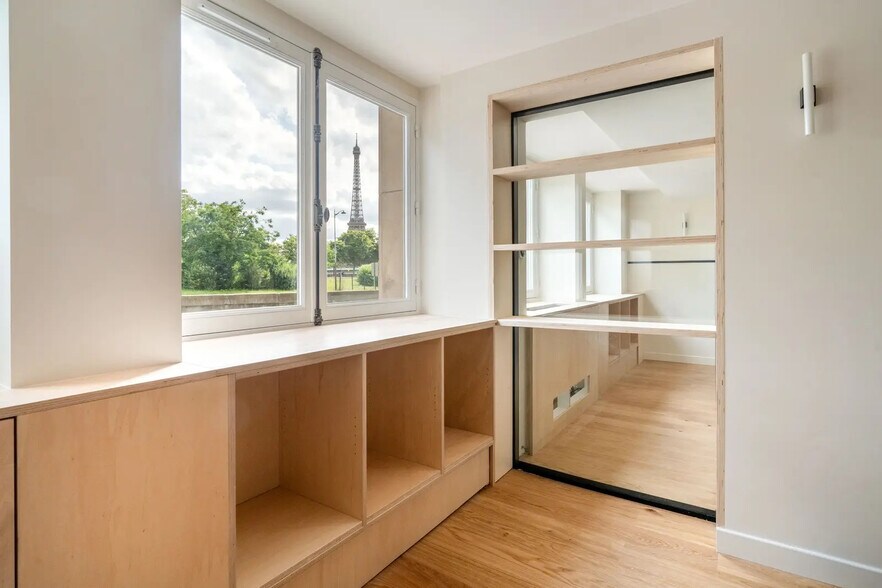 40 Cours Albert Ier, Paris for lease - Interior Photo - Image 3 of 33