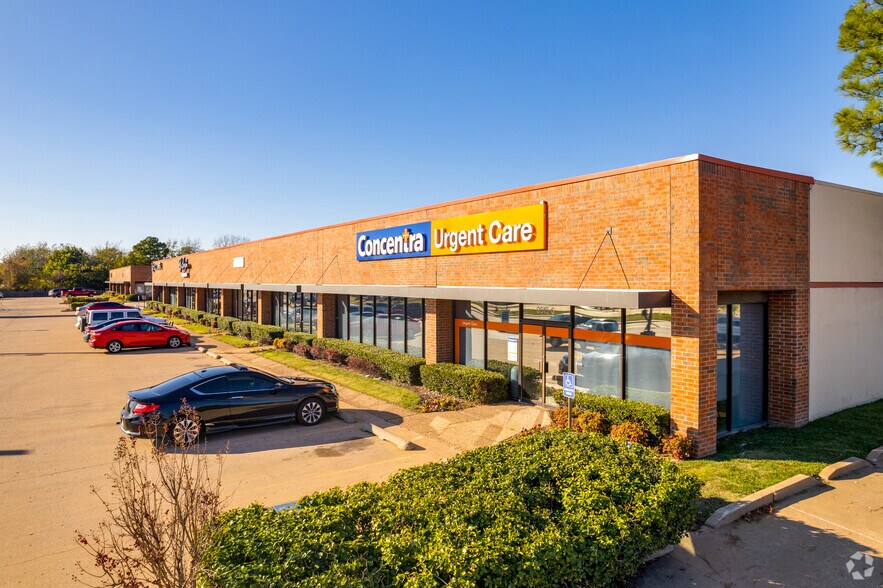 9515 E 51st St, Tulsa, OK à louer - Photo du bâtiment - Image 2 de 5