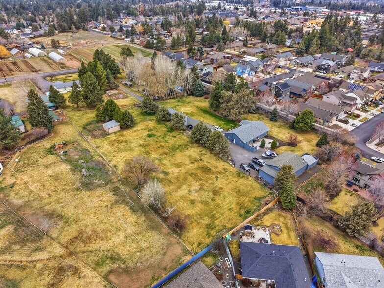 61904 & 61894 Pettigrew Rd, Bend, OR à vendre - Photo du bâtiment - Image 2 de 13