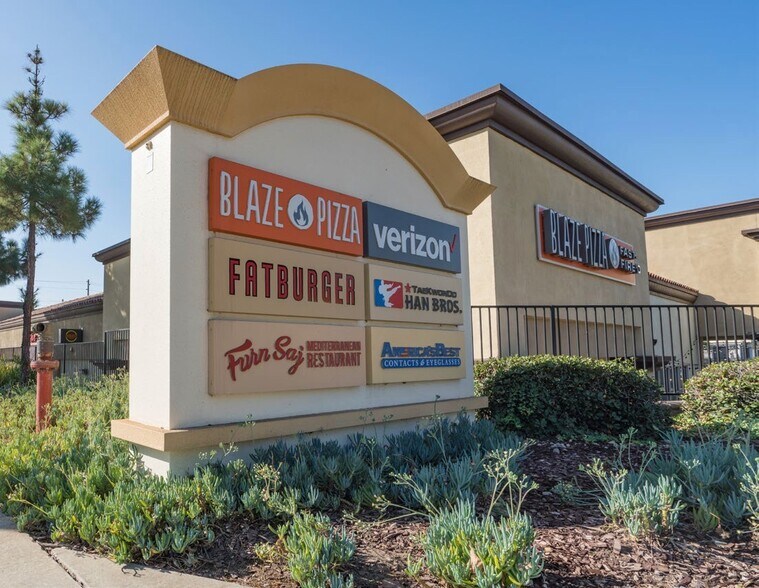 1331 S Lone Hill Ave, Glendora, CA à louer - Photo du bâtiment - Image 2 de 5