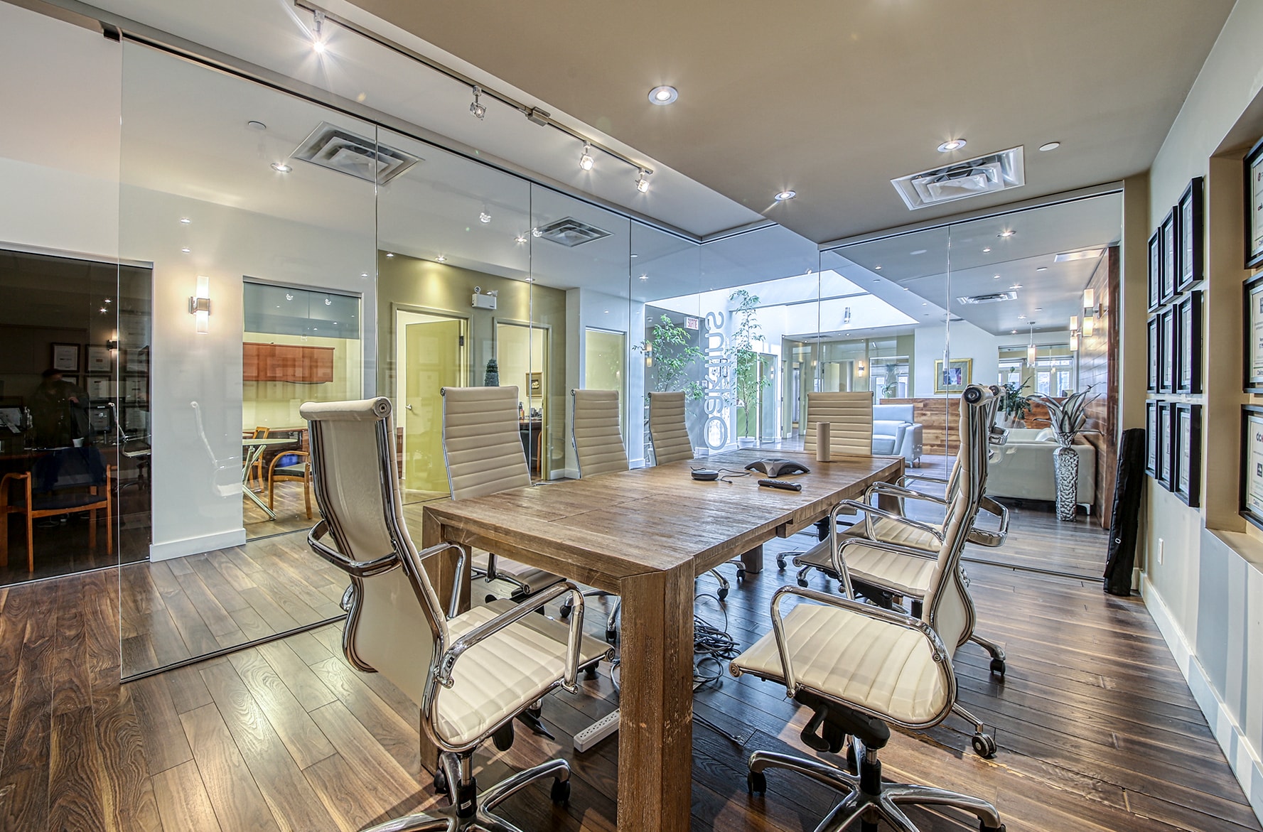 418 Rue Sherbrooke E, Montréal, QC for sale Interior Photo- Image 1 of 1