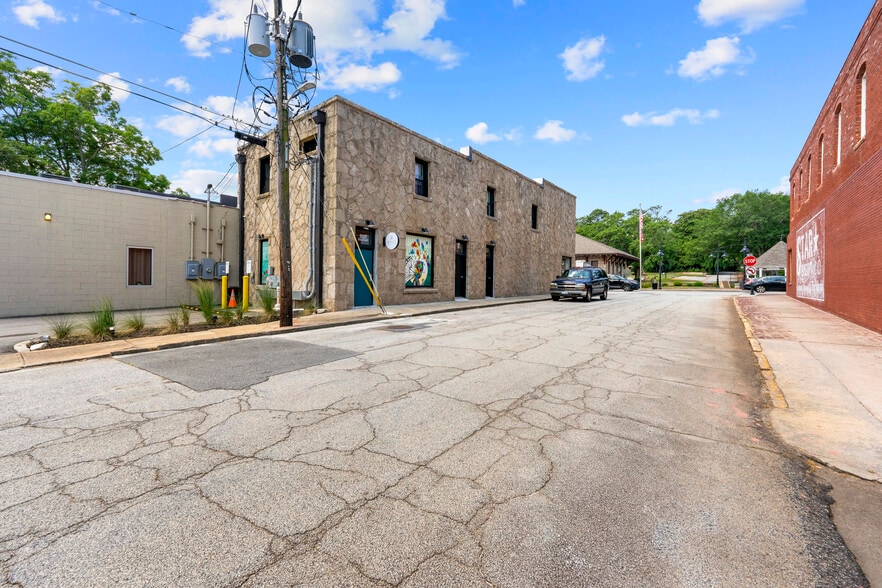 929 Main St, Stone Mountain, GA à louer - Photo du bâtiment - Image 3 de 19