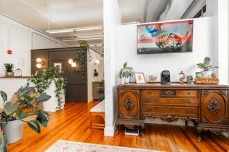 327 11th Ave N, Saint Petersburg, FL for sale Interior Photo- Image 2 of 8