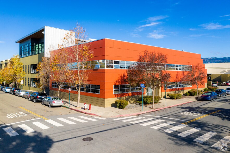 6550 Vallejo St, Emeryville, CA à louer - Photo du bâtiment - Image 1 de 14