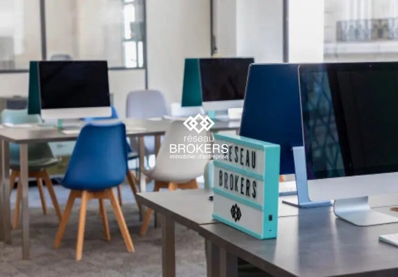 Retail in Paris for sale Interior Photo- Image 1 of 2