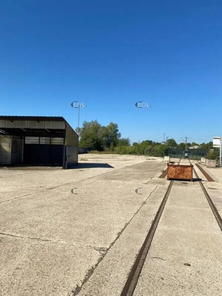 Local d'activités dans Trilport à vendre - Photo du bâtiment - Image 2 de 7