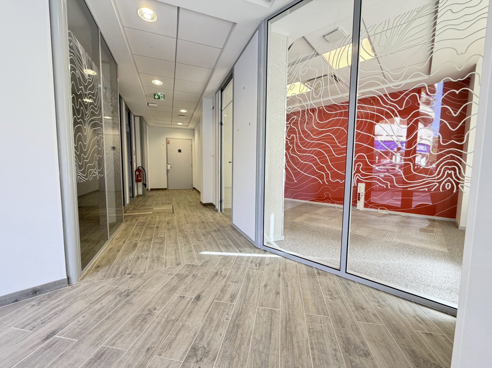 Retail in Paris for lease Interior Photo- Image 1 of 7