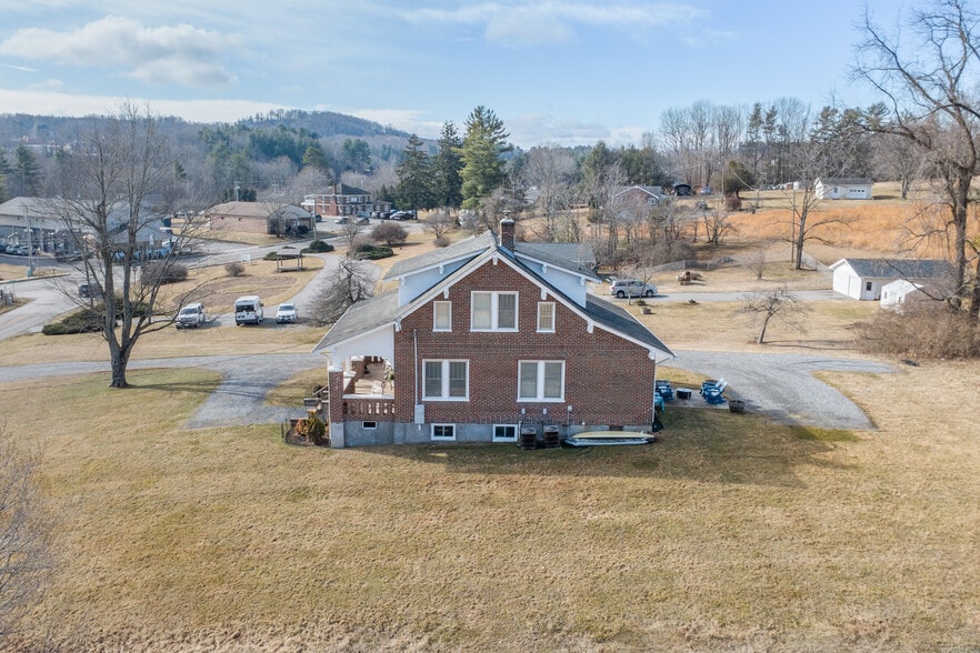 132 Christiansburg Pike NE, Floyd, VA for sale - Building Photo - Image 3 of 46