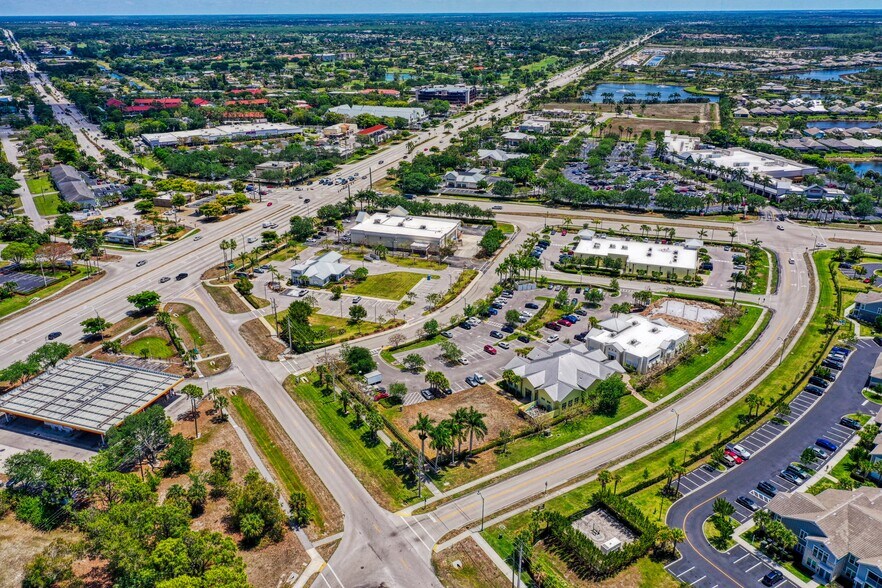 4660 Cardinal Way, Naples, FL à louer - Photo du bâtiment - Image 3 de 6