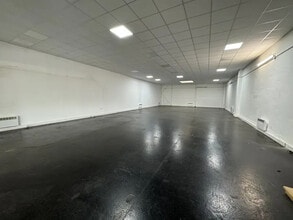 Flex in Saint-Ouen-l'Aumône for lease Interior Photo- Image 1 of 8