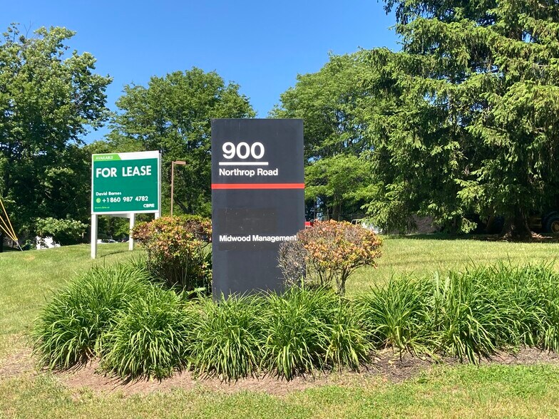 900 Northrop Rd, Wallingford, CT à louer - Photo du bâtiment - Image 2 de 5