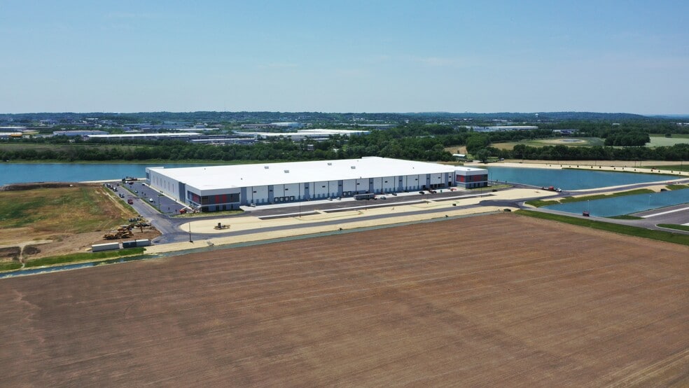 8202 Seward Rd, Hamilton, OH for lease - Building Photo - Image 2 of 11