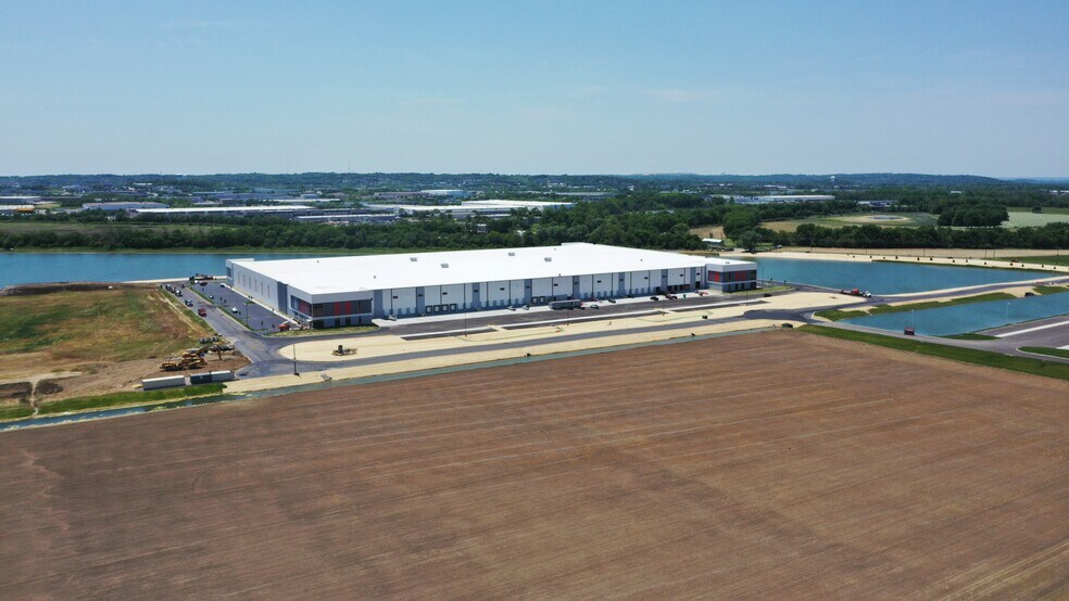 8202 Seward Rd, Hamilton, OH à louer - Photo du bâtiment - Image 2 de 11