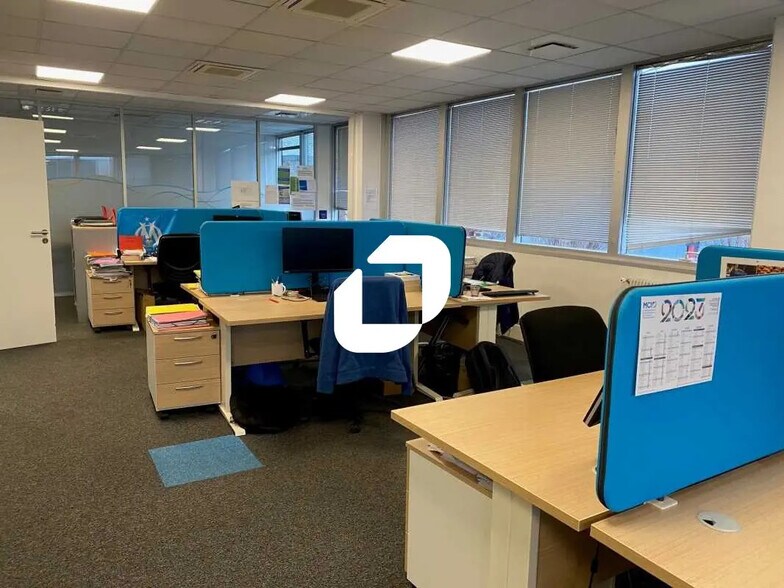 Flex in Gennevilliers for lease - Interior Photo - Image 3 of 8