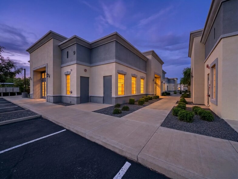 690 E Warner Rd, Gilbert, AZ à louer - Photo du bâtiment - Image 2 de 12