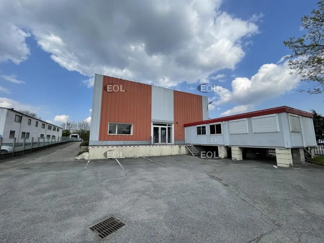 Flex in Coignières for lease Building Photo- Image 1 of 6
