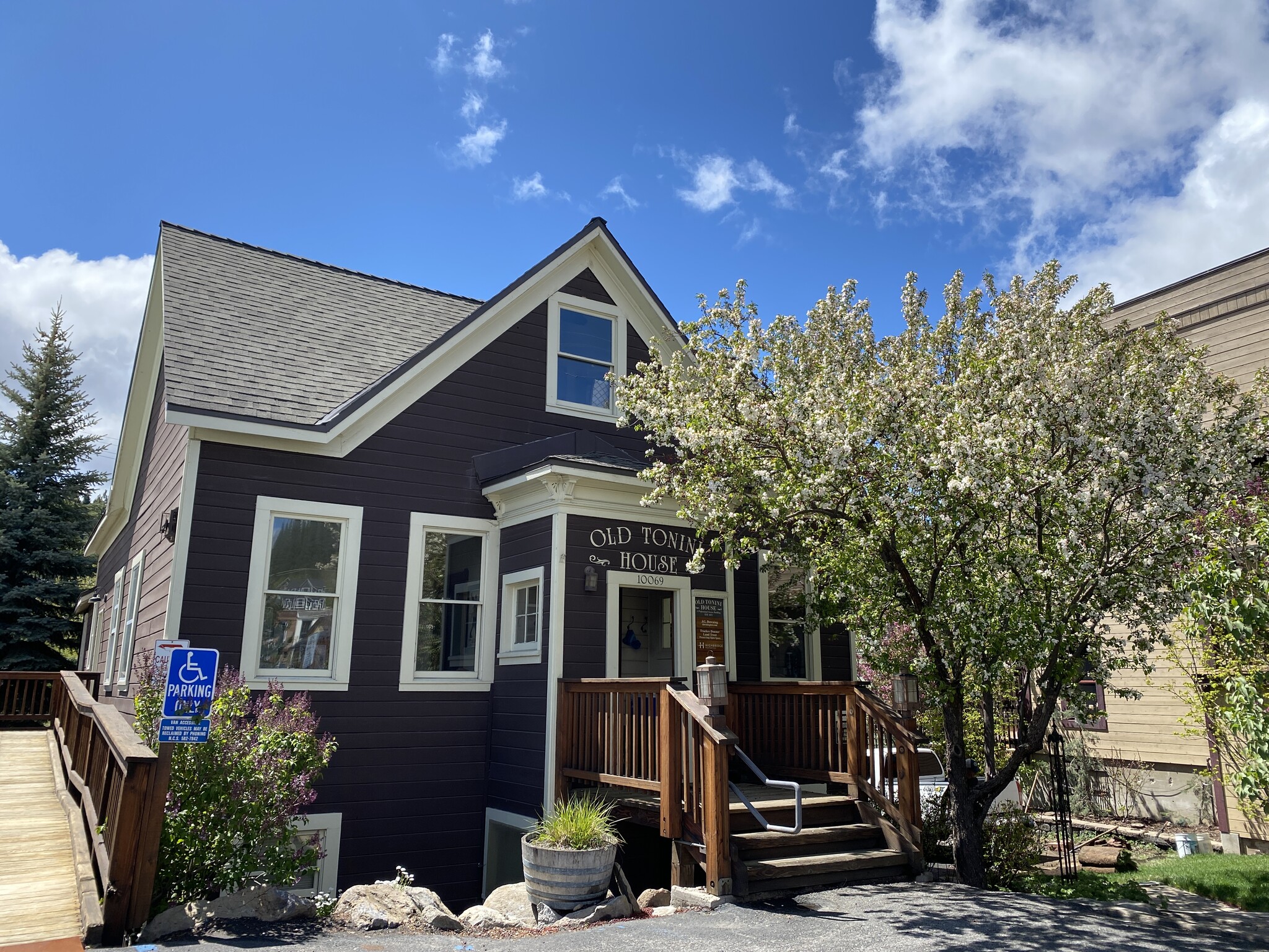 10069 W River St, Truckee, CA for lease Building Photo- Image 1 of 3