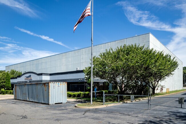 Plus de détails pour 655 Church St, Bayport, NY - Industriel à louer