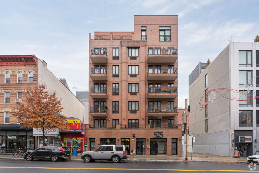 525 Myrtle Ave, Brooklyn, NY for lease - Primary Photo - Image 3 of 4