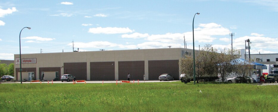 560 Sheppard St, Winnipeg, MB à vendre - Photo du bâtiment - Image 2 de 4